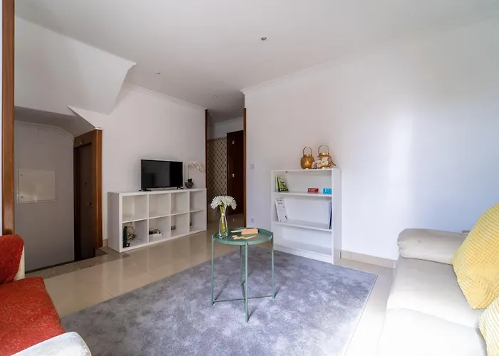 Taxa Duplex - T4 Familiar No Centro Da - Апартаменты *